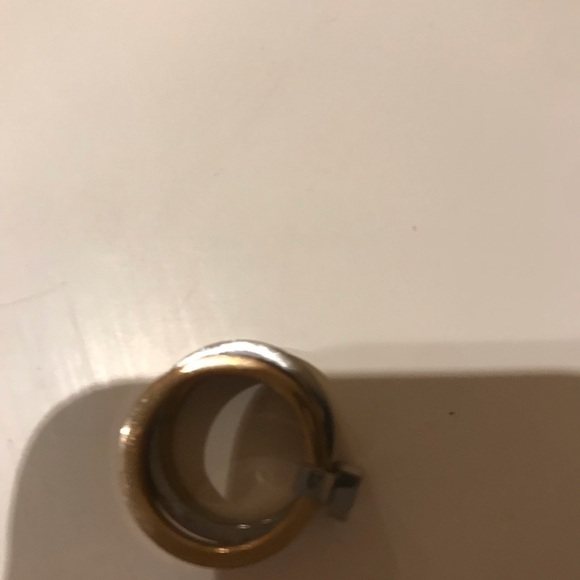 Guess ring nwot​​​​​​​ - Picture 4 of 5